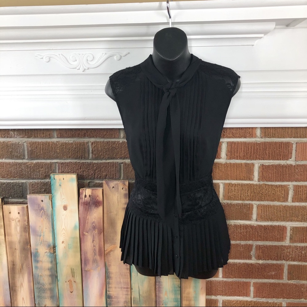 Sleeveless Blouse with Lace